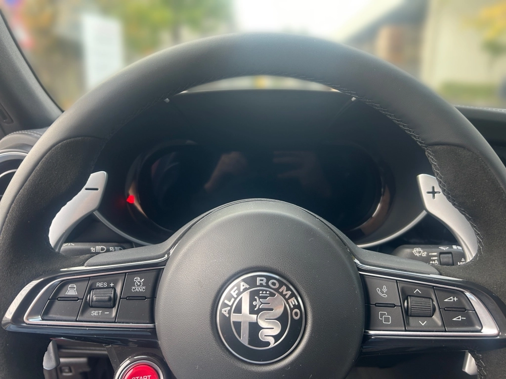 Alfa Romeo Giulia Quadrifoglio 520PS /SPARCO / ACRAPOVIC 