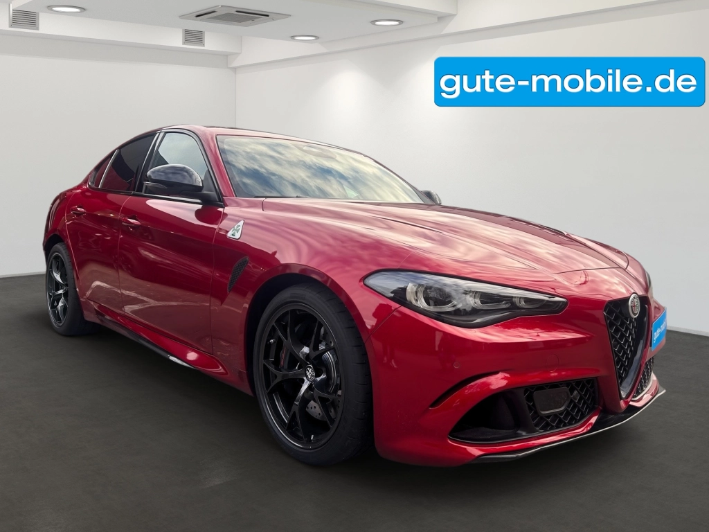 Alfa Romeo Giulia Quadrifoglio 520PS /SPARCO / ACRAPOVIC 