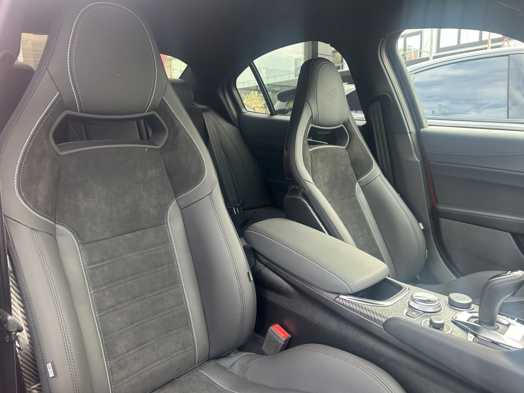 Alfa Romeo Giulia Quadrifoglio 520PS /SPARCO / ACRAPOVIC 