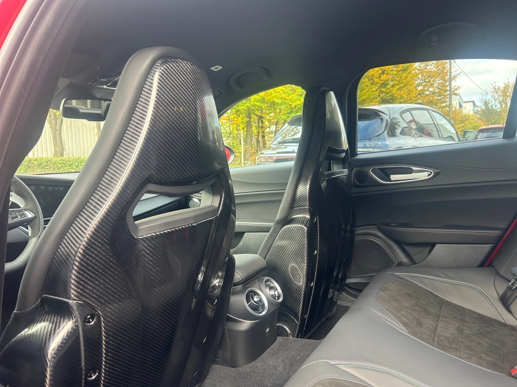 Alfa Romeo Giulia Quadrifoglio 520PS /SPARCO / ACRAPOVIC 