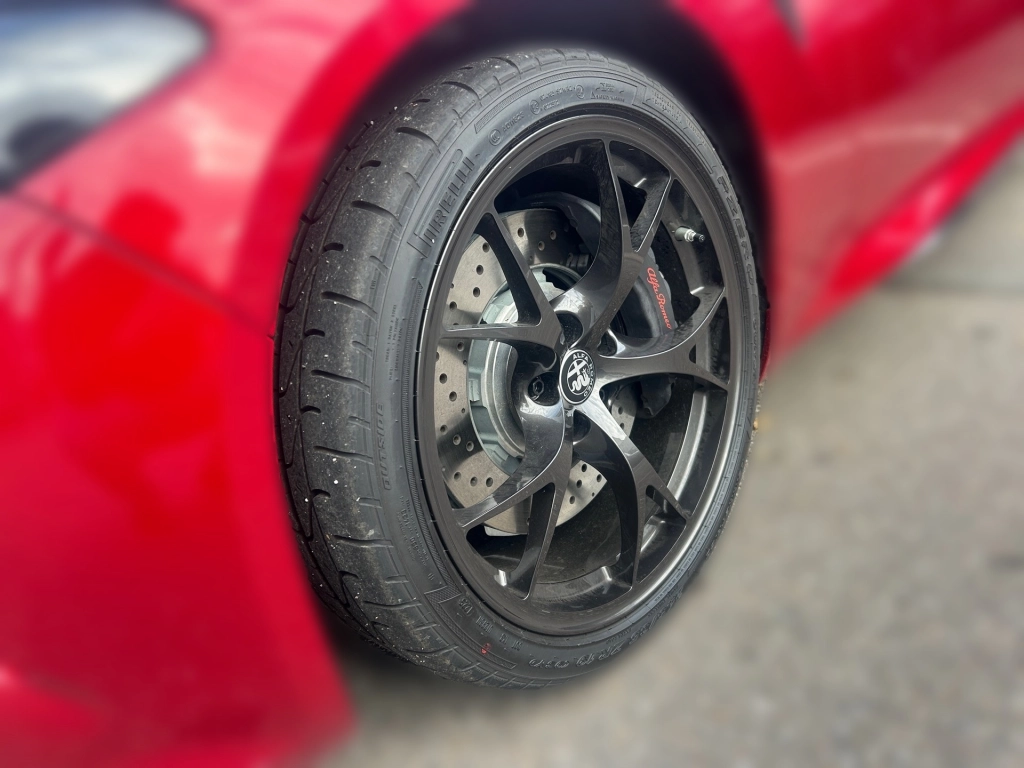 Alfa Romeo Giulia Quadrifoglio 520PS /SPARCO / ACRAPOVIC 