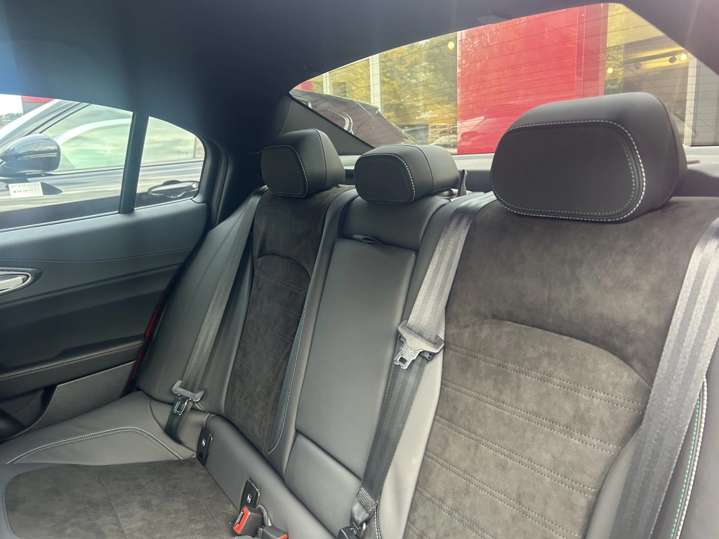 Alfa Romeo Giulia Quadrifoglio 520PS /SPARCO / ACRAPOVIC 