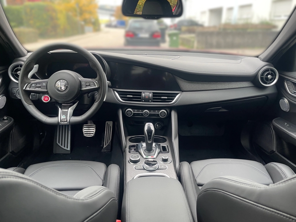 Alfa Romeo Giulia 2.9 V6 Bi-Turbo AT8 Quadrifoglio