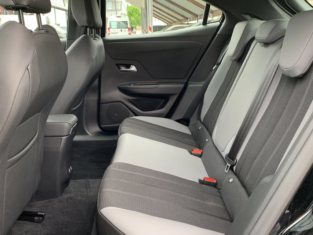 Opel Mokka-e Elegance 100kW | CarPlay | PDC | LED