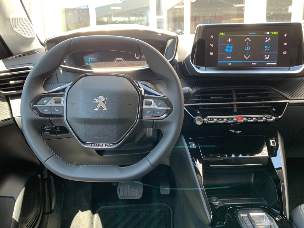 Peugeot e-208 Allure| SHZ | NAVI | PDC hinten |FARO GELB