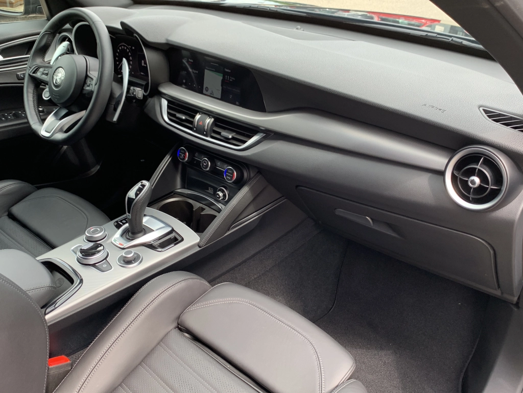 Alfa Romeo Stelvio 2.2 Diesel Veloce 21 Zoll | ACC | MATRIX