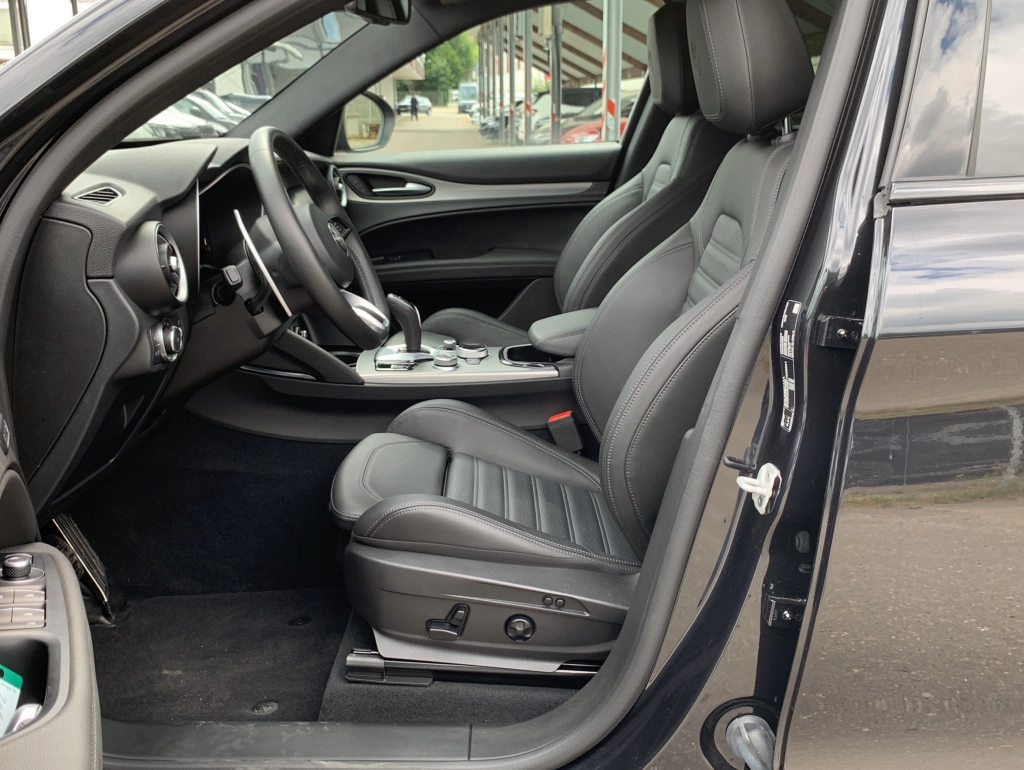 Alfa Romeo Stelvio 2.2 Diesel Veloce 21 Zoll | ACC | MATRIX
