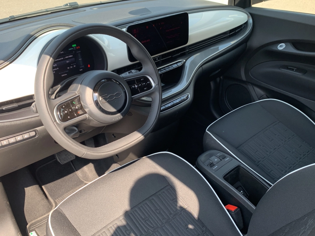 Fiat 500C Basis 42 kWh 118PS| Carplay| Isofix| DAB| 