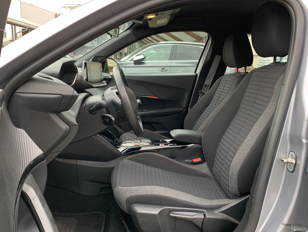 Peugeot 2008 e- Active (100 kW) 136PS| Bluetooth| DAB