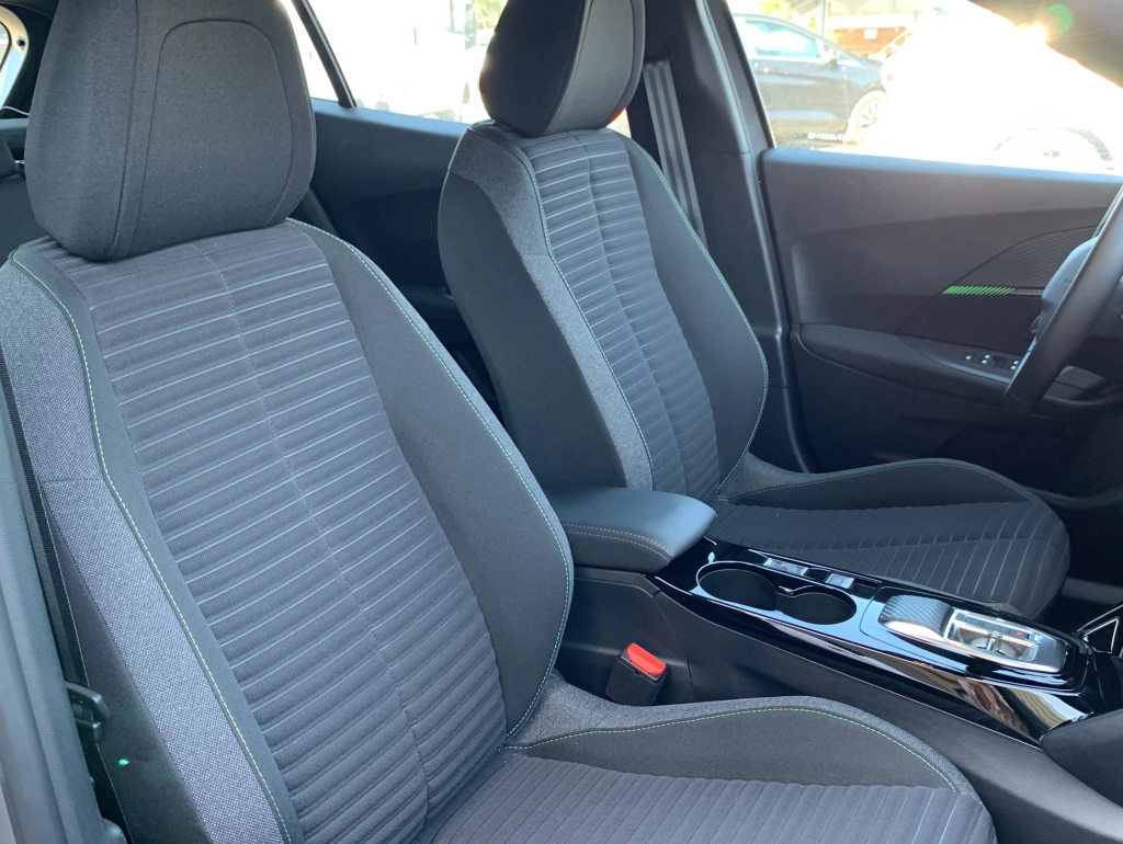 Peugeot E-2008 Active (115kW)| PDC| CarPlay| DAB| 