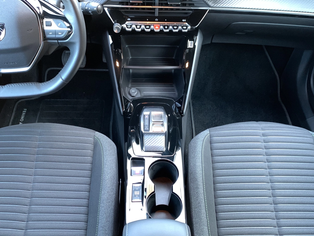 Peugeot E-2008 Active (115kW)| PDC| CarPlay| DAB| 