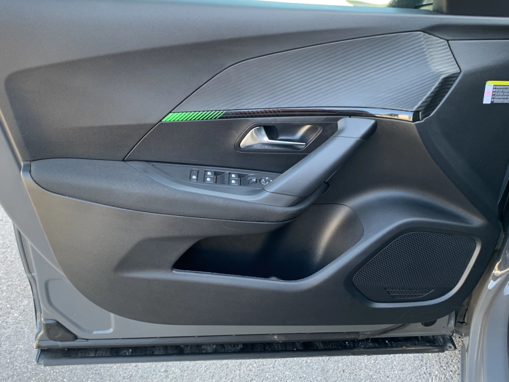 Peugeot E-2008 Active (115kW)| PDC| CarPlay| DAB| 