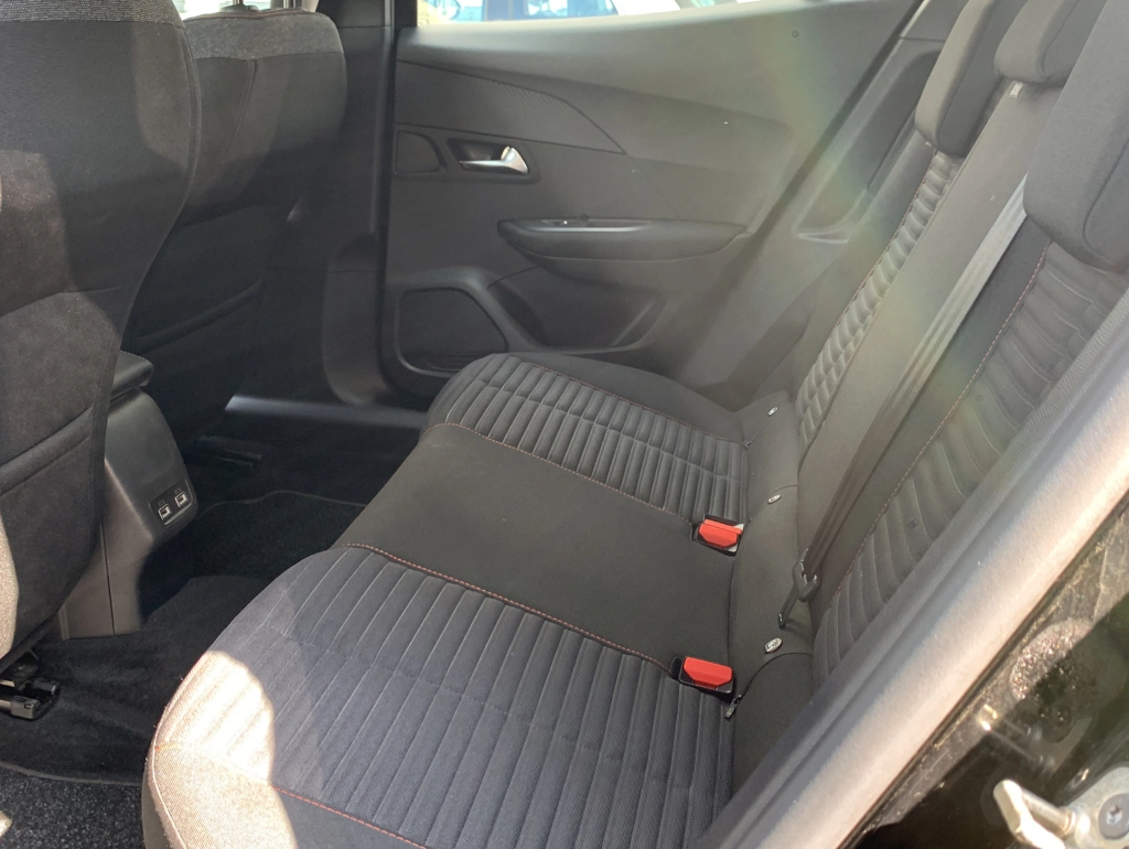Peugeot 2008 -e Active Pack | LED| PDC hinten| CARPLAY
