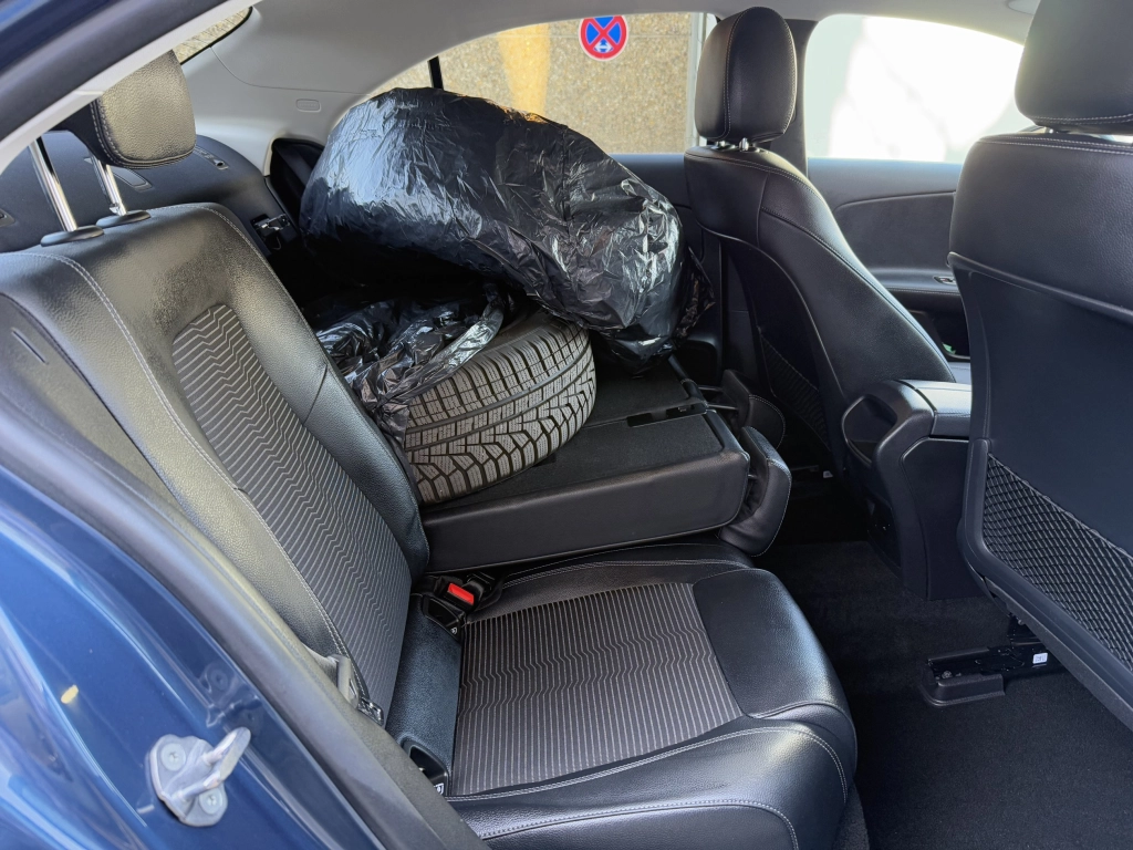Mercedes-Benz A 180 7G-DCT Progressive / AHK / LED / RFK 