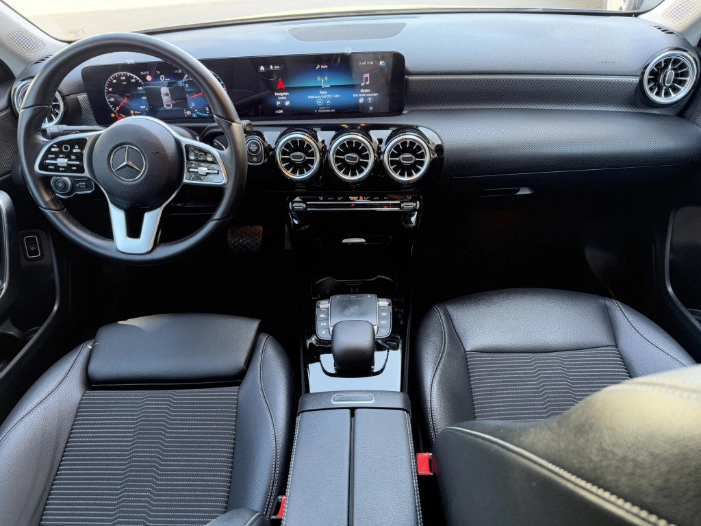 Mercedes-Benz A 180 7G-DCT Progressive / AHK / LED / RFK 