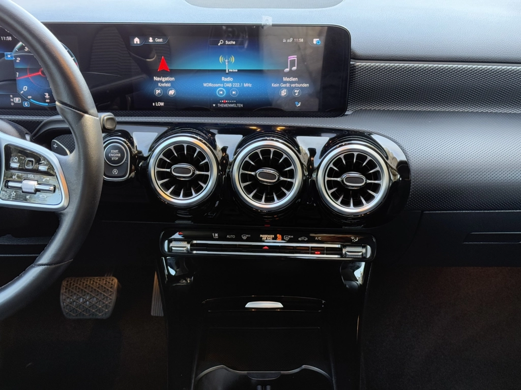 Mercedes-Benz A 180 7G-DCT Progressive / AHK / LED / RFK 