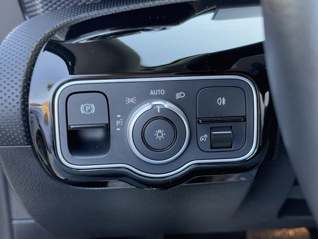 Mercedes-Benz A 180 7G-DCT Progressive / AHK / LED / RFK 