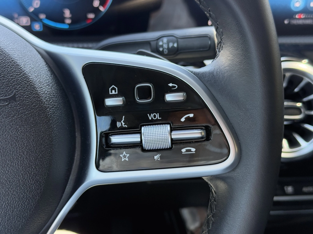 Mercedes-Benz A 180 7G-DCT Progressive / AHK / LED / RFK 