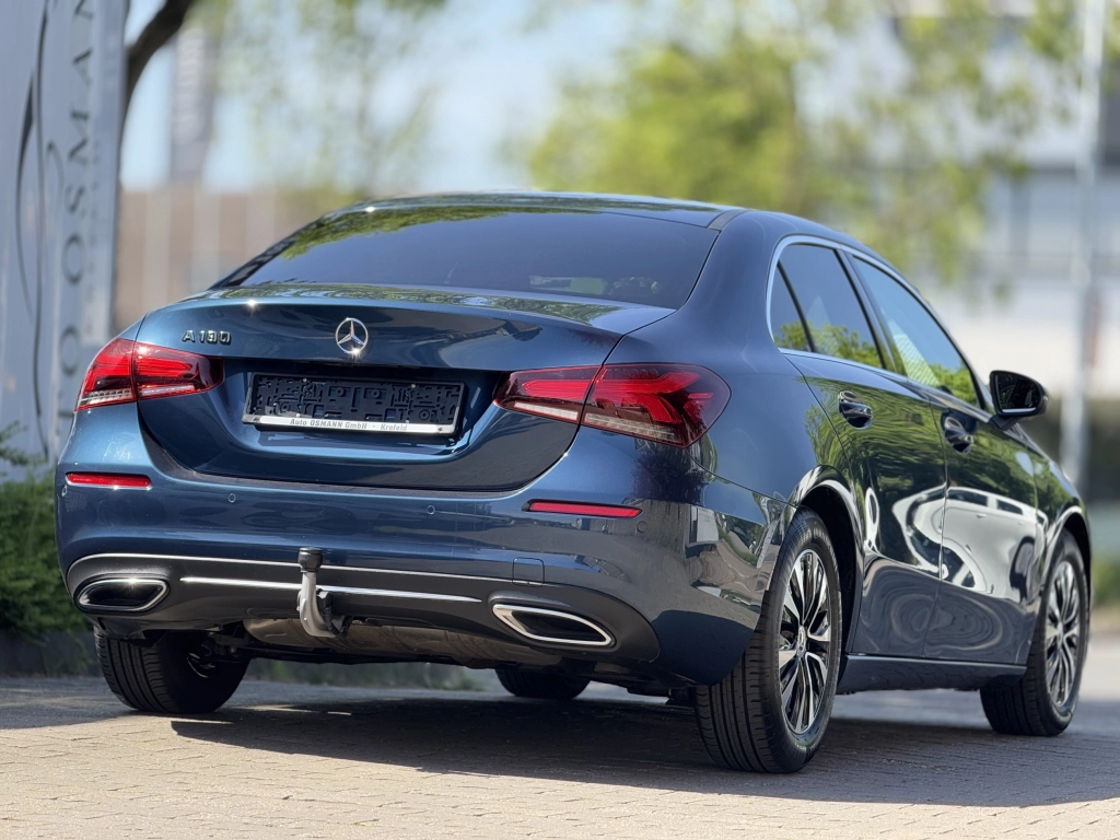 Mercedes-Benz A 180 7G-DCT Progressive / AHK / LED / RFK 