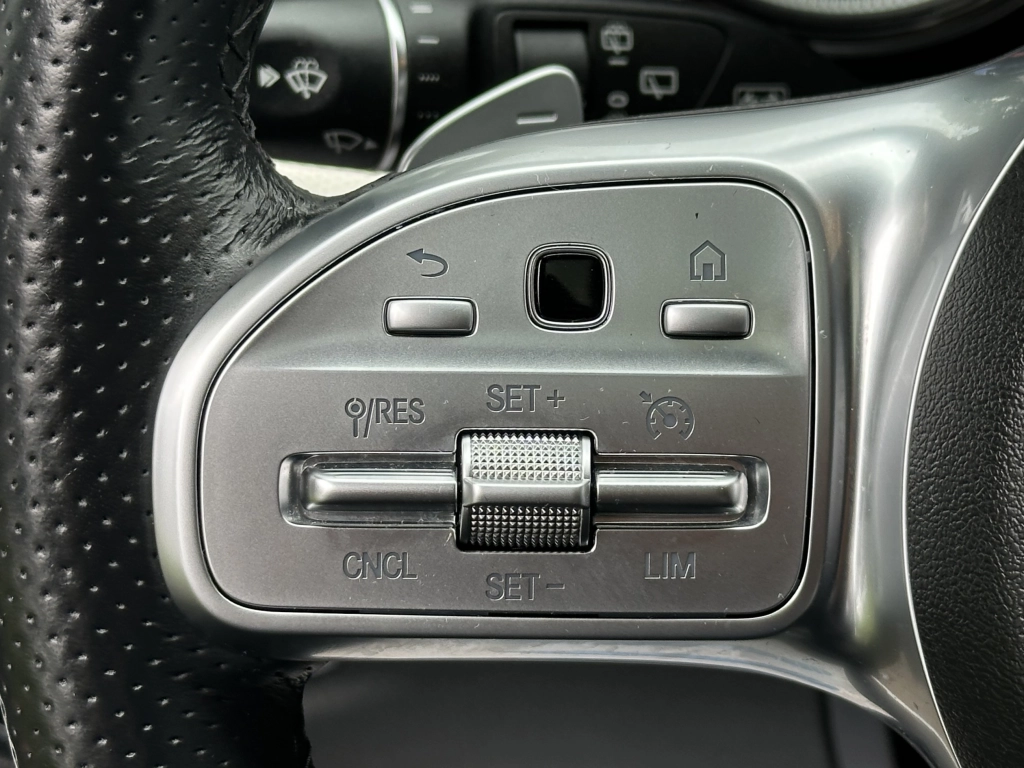Mercedes-Benz E 300 de T 9G-TRONIC AMG Line /PANO / Burmester
