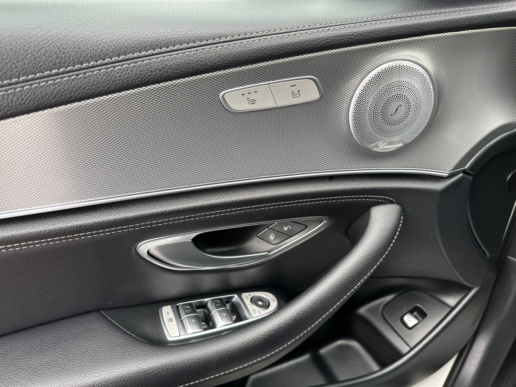 Mercedes-Benz E 300 de T 9G-TRONIC AMG Line /PANO / Burmester
