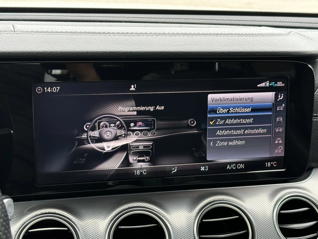 Mercedes-Benz E 300 de T 9G-TRONIC AMG Line /PANO / Burmester
