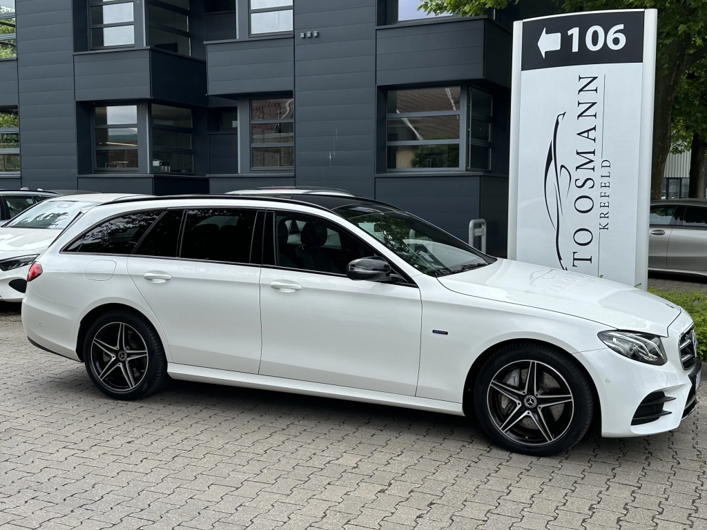 Mercedes-Benz E 300 de T 9G-TRONIC AMG Line /PANO / Burmester
