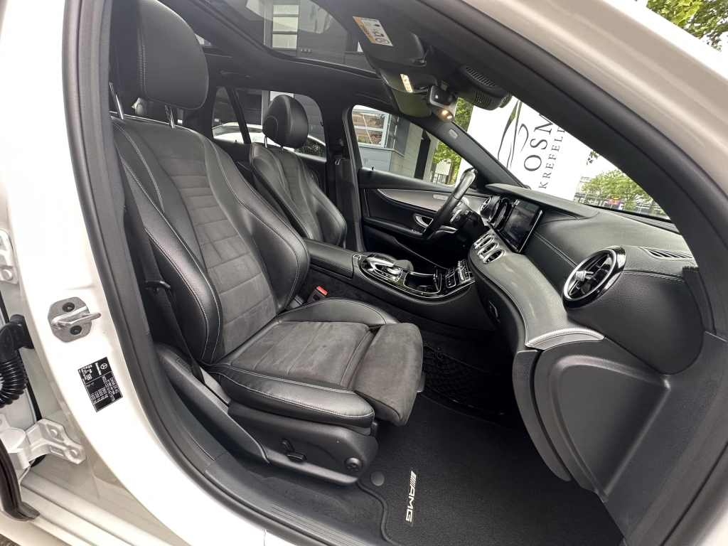 Mercedes-Benz E 300 de T 9G-TRONIC AMG Line /PANO / Burmester
