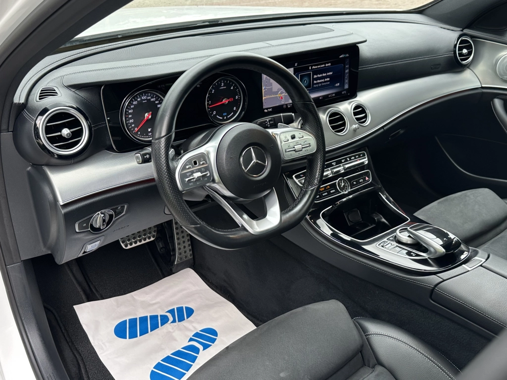 Mercedes-Benz E 300 de T 9G-TRONIC AMG Line /PANO / Burmester
