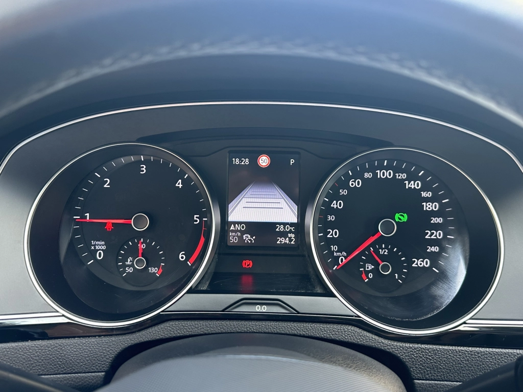 VW Passat Variant 2.0TDI SCR DSG Business / Massage