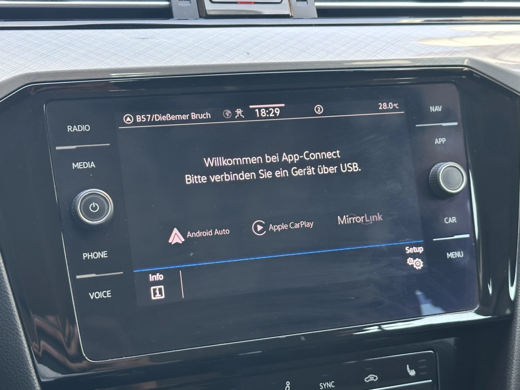 VW Passat Variant 2.0TDI SCR DSG Business / Massage