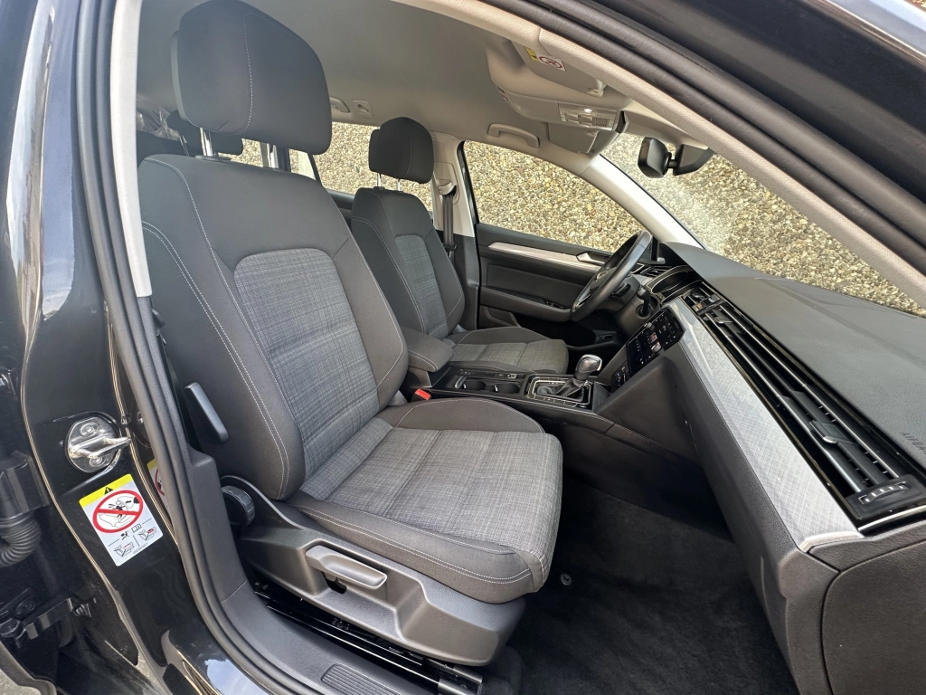 VW Passat Variant 2.0TDI SCR DSG Business / Massage