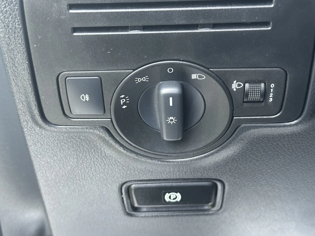 Mercedes-Benz Vito 111 CDI Lang / Standheizung / Regalsystem 
