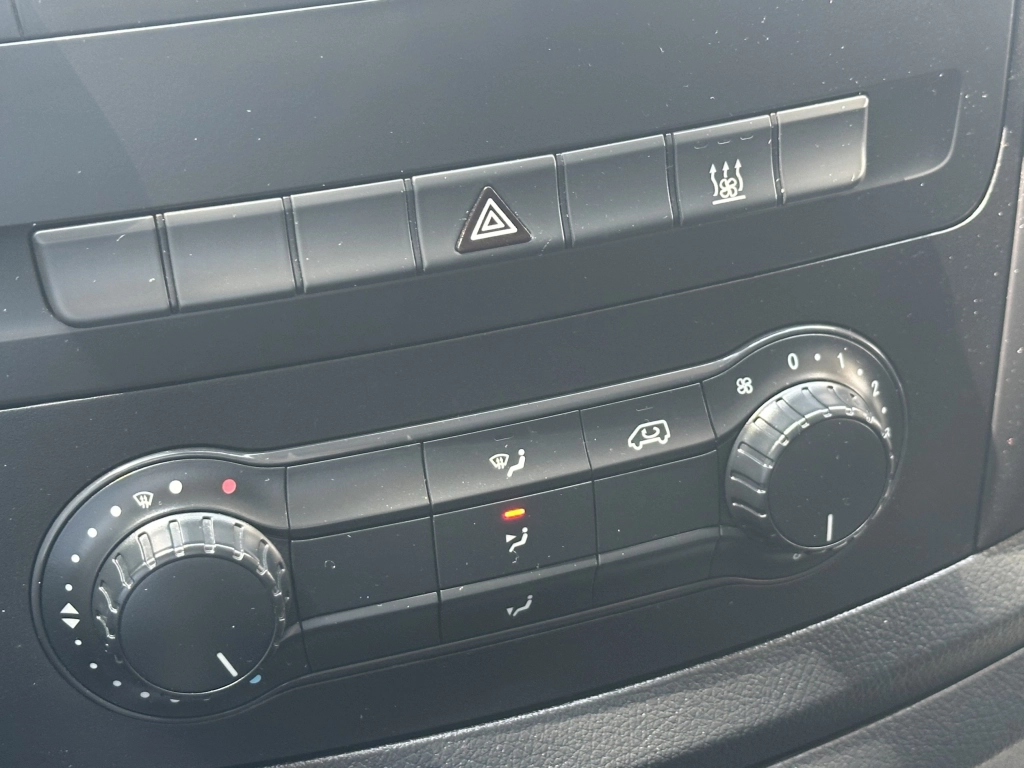 Mercedes-Benz Vito 111 CDI Lang / Standheizung / Regalsystem 