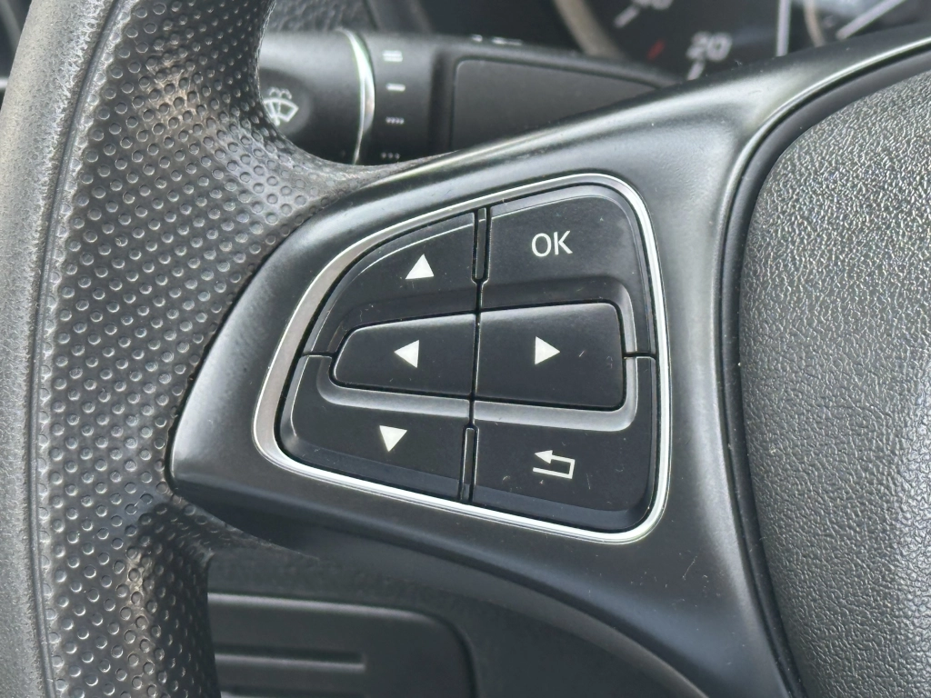 Mercedes-Benz Vito 111 CDI Lang / Standheizung / Regalsystem 