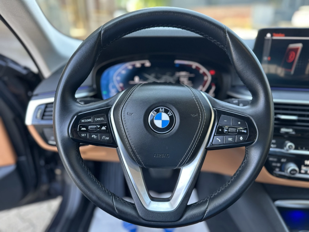 BMW 520 d Touring Aut. / Harman-Kardon / AHK 
