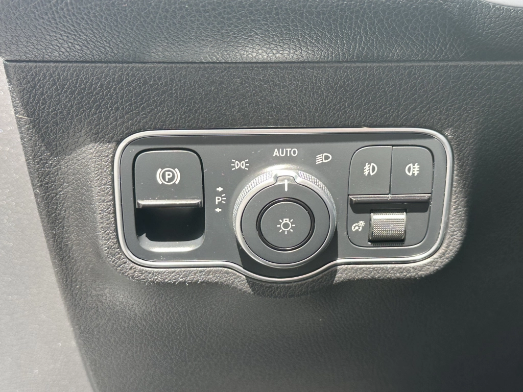 Mercedes-Benz GLB 200 d 8G-DCT Progressive / LED / DAB