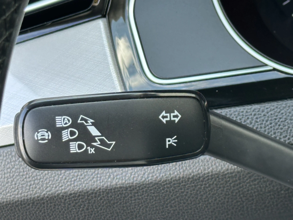VW Passat Variant 2.0 TDI SCR DSG Business/ RFK AHK