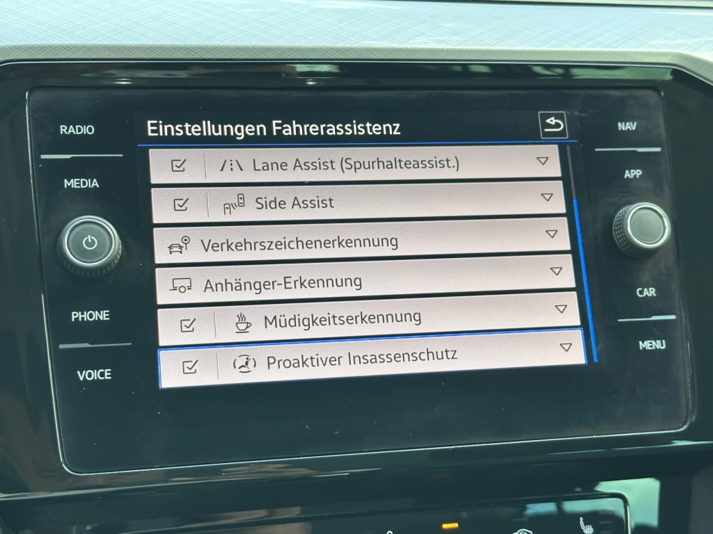 VW Passat Variant 2.0 TDI SCR DSG Business/ RFK AHK