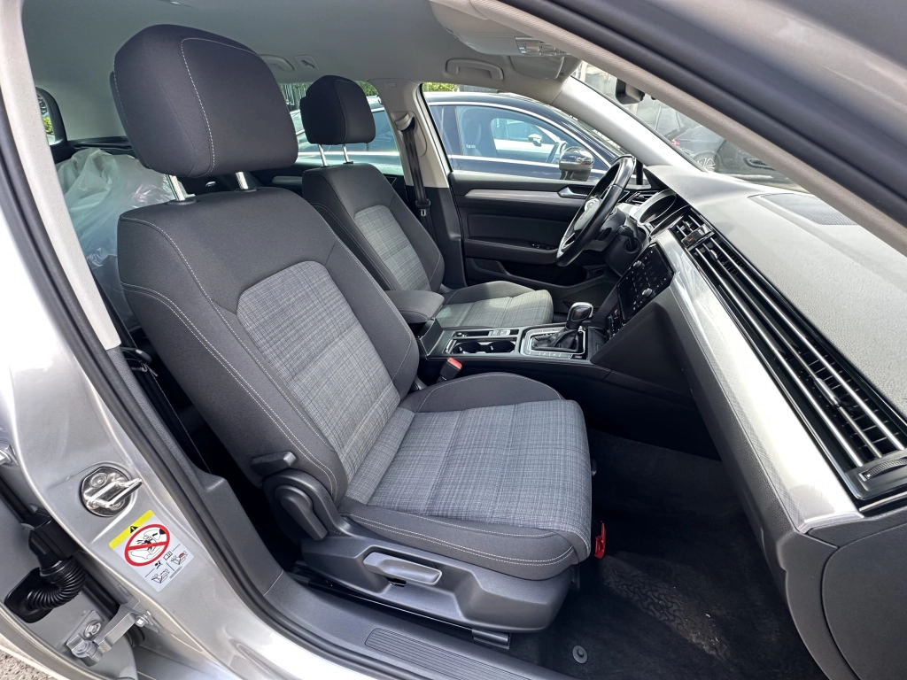 VW Passat Variant 2.0 TDI SCR DSG Business/ RFK AHK