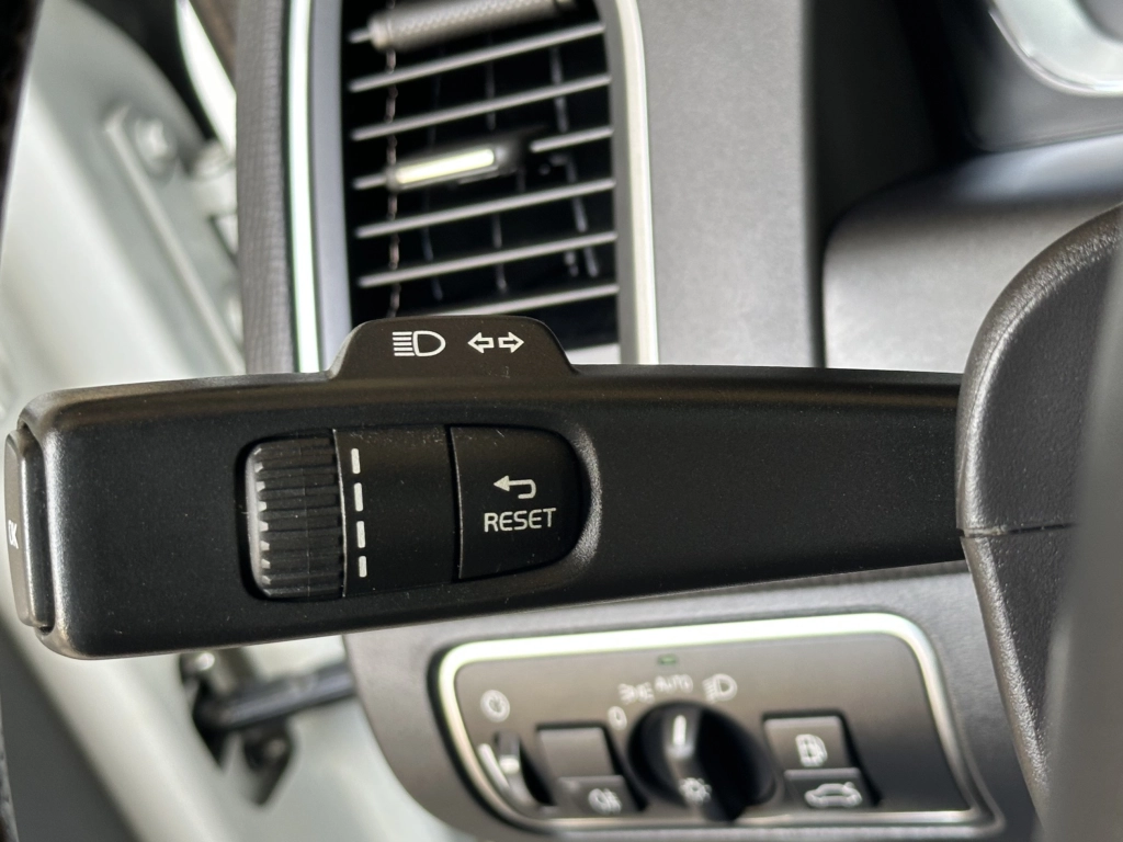 Volvo XC60 D5 AWD Summum / R-Design / BLIS / LED