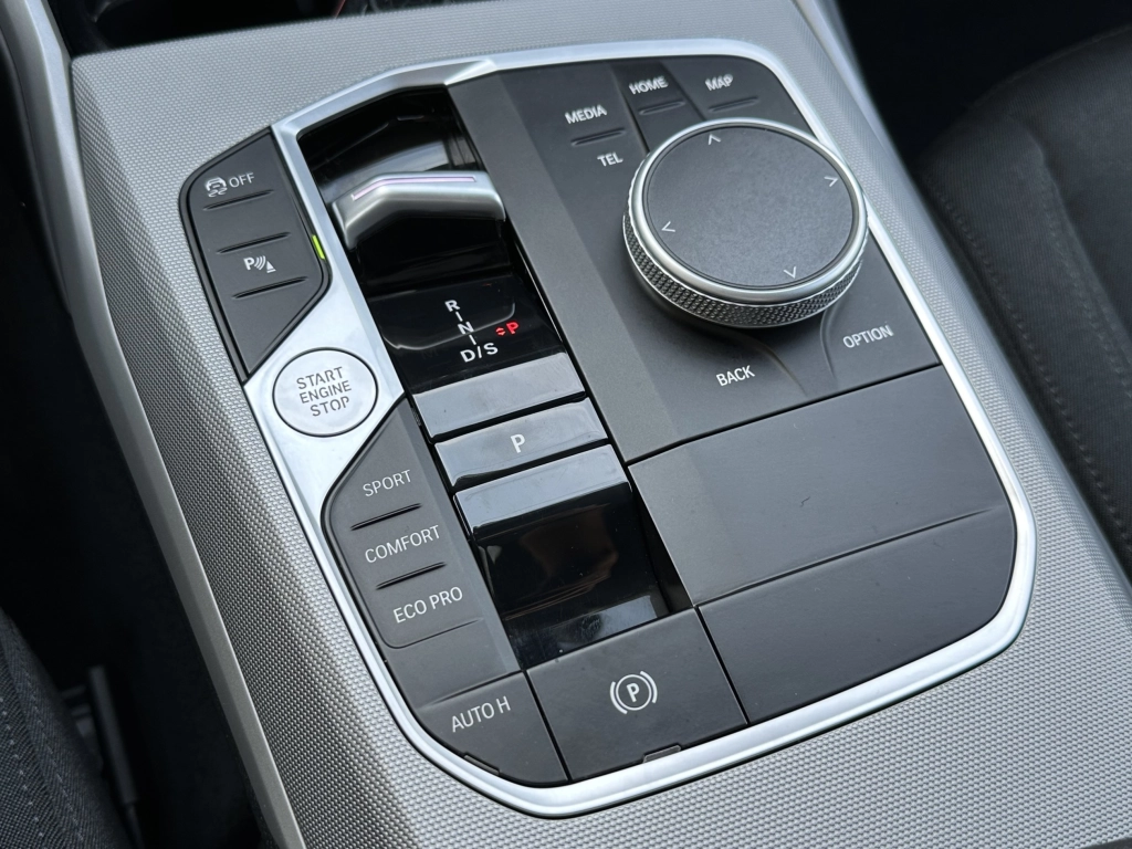 BMW 318 d Touring Aut. / Curved Display / HEAD-UP
