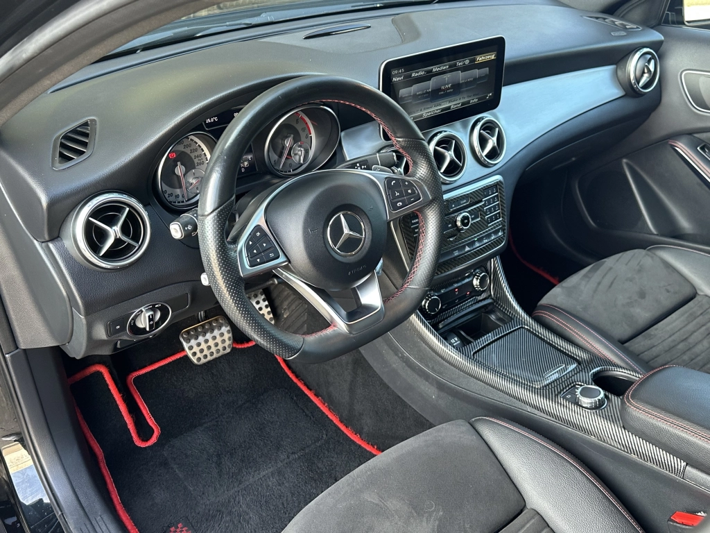 Mercedes-Benz GLA 220 d 4Matic 7G-DCT AMG Line /Bi-Xenon/NAVI