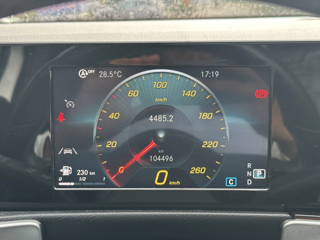 Mercedes-Benz GLB 180 d 8G-DCT Progressive / PANO / AHK
