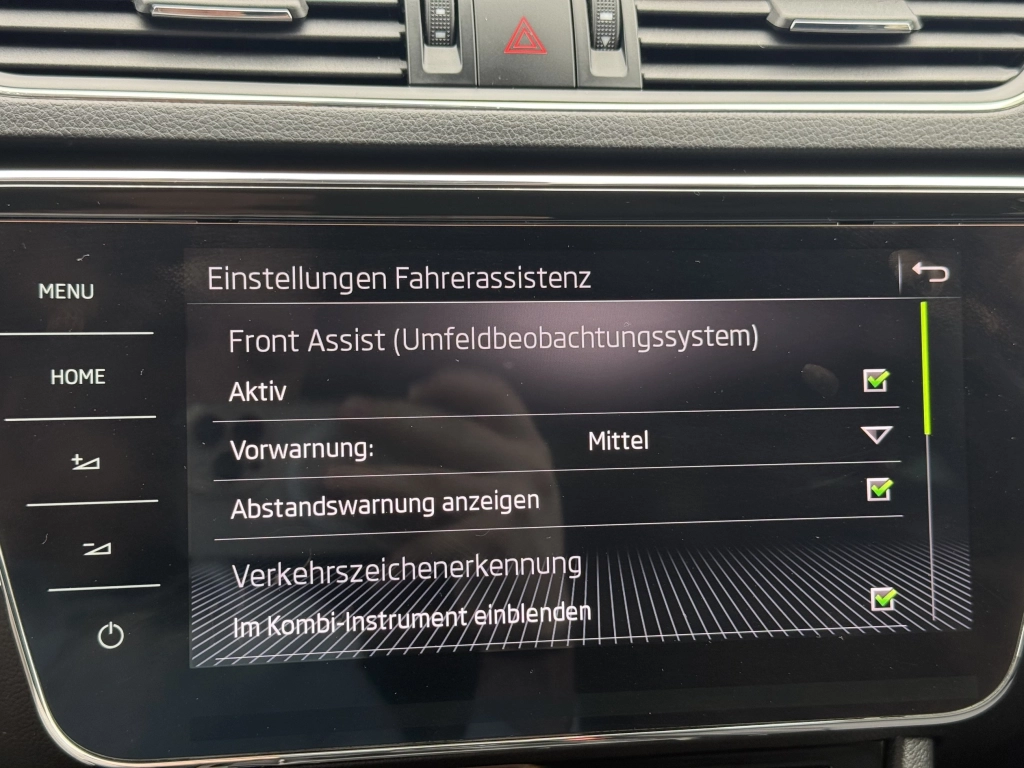 Skoda Superb Combi 2.0 TDI Style | Crystal Lighting