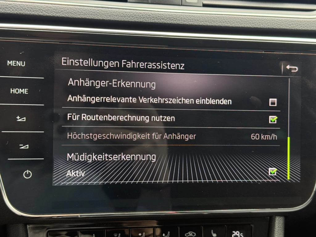 Skoda Superb Combi 2.0 TDI Style | Crystal Lighting