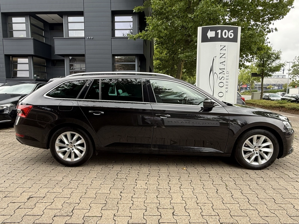 Skoda Superb Combi 2.0 TDI Style | Crystal Lighting