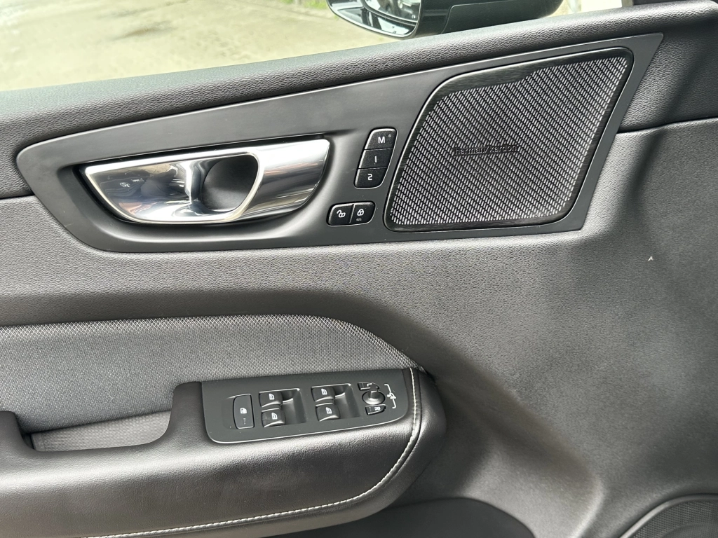 Volvo XC60 R Design D4 Geartronic 2WD | ACC | LED