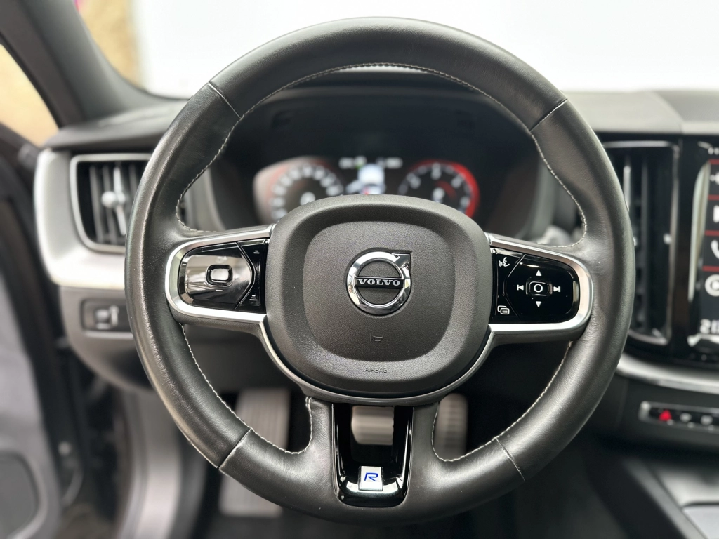 Volvo XC60 R Design D4 Geartronic 2WD | ACC | LED