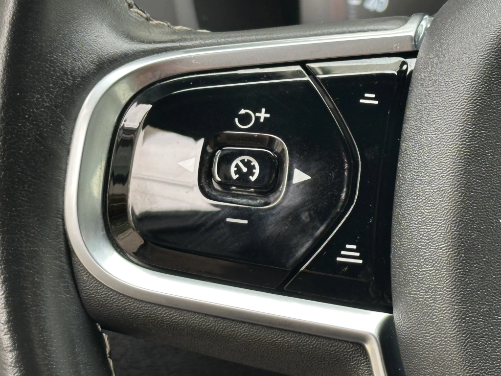 Volvo XC60 R Design D4 Geartronic 2WD | ACC | LED